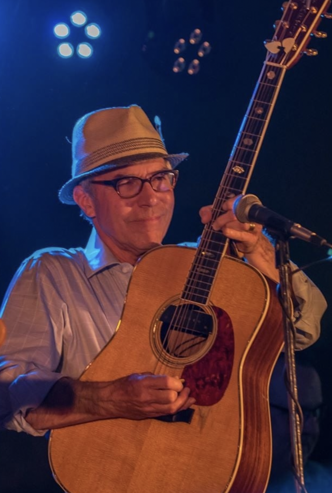 Picture of Ron Arsenault playing guitar