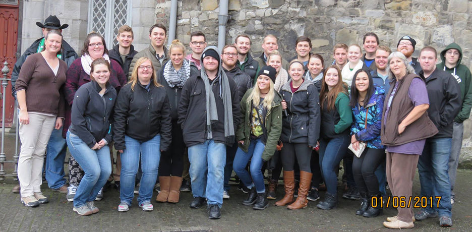 The Criminal Justice students and faculty posing outside on their winter break study abroad trip